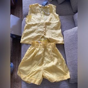Yellow linen shorts set eith tags size small never worn
